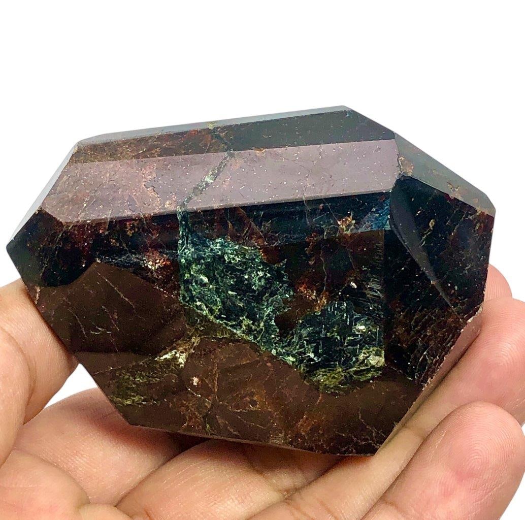 270 Grams Natural Garnet Crystal Mineral Specimen: 270 Grams Natural Garnet Crystal Mineral SpecimenShipping Rate: FREE SHIPPING .shipping rates are determined by Parcel weight and destination.Combined shipping: We offer combine shipping on multiple i
