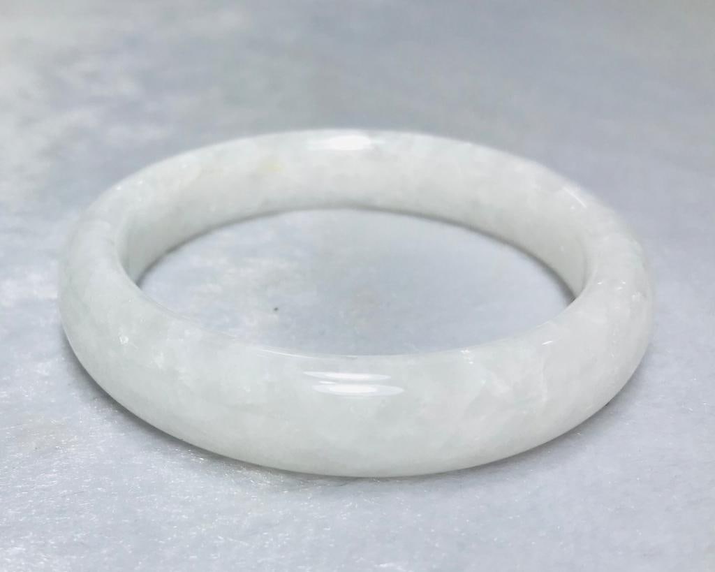 Mangono Calcite bangle - 64.9G: Mangono Calcite bangle - 81mm - 64.9G Shipping: $23.00. Shipping rates are determined by Parcel weight and destination.