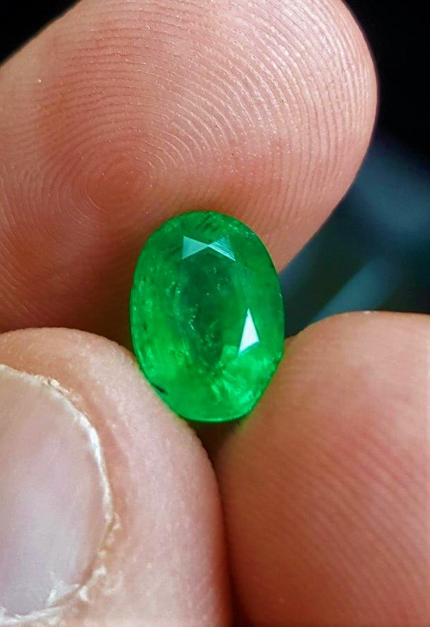 1.85 Carats Oval Shape Vivid Green Emerald Gemstone - 9X8X6 mm (1 of 3)