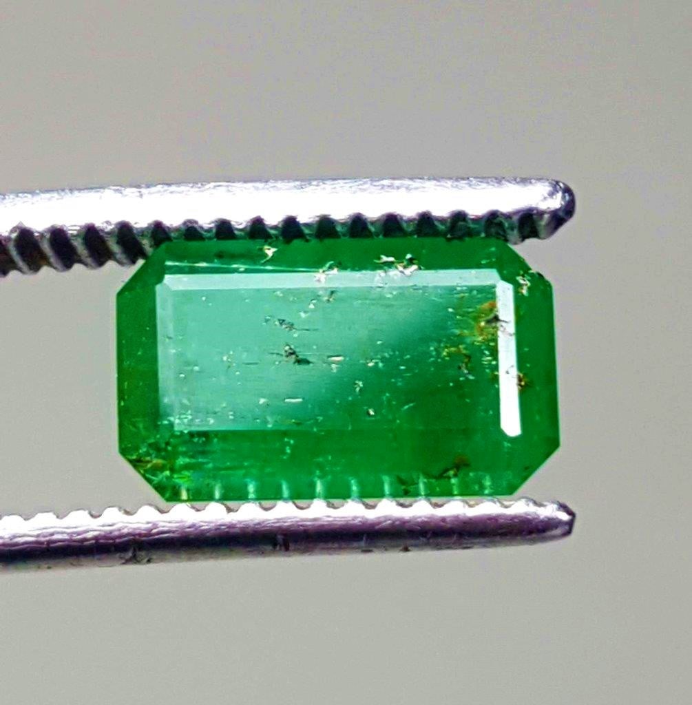 Vivid Green Emerald Makani Mine - 3 Carats - 11X7X5 mm (1 of 4)
