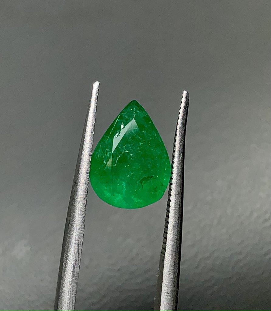 Pear Shape Vivid Green Natural Emerald - 1.80 Carats - 10X8X5 mm (1 of 3)