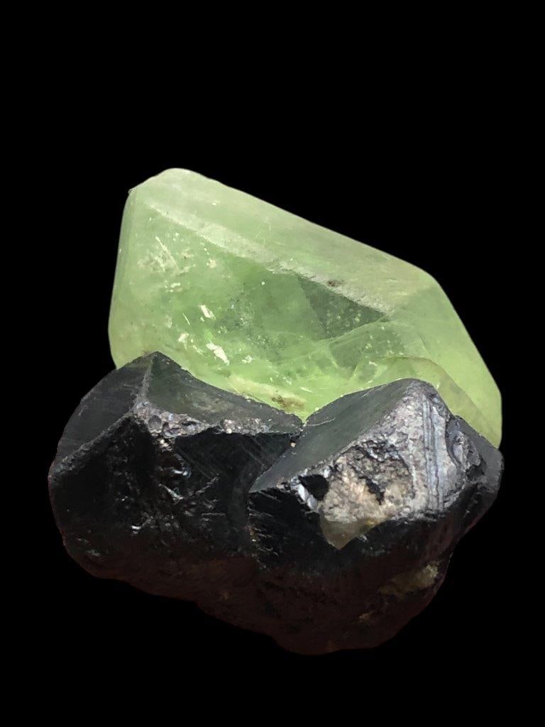 Peridot crystal combined hematite Mineral Specimen - 9.38 Grams - 22X20X12 mm (1 of 4)