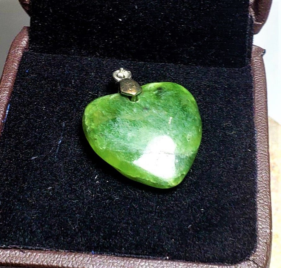 Beauty Nephrite Jade Heart Pendant (1 of 2)