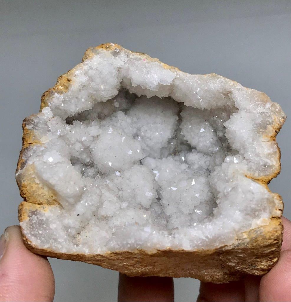 Natural Druzy Quartz Geode Brilliant White Sparkling Crystal Cluster - 194 Grams - 3X2.5X2.2 mm: Natural Druzy Quartz Geode Brilliant White Sparkling Crystal Cluster - 194 Grams - 3X2.5X2.2 mmShipping Rate: $23.00 .shipping rates are determined by Parcel weight and destination.Combined shipping: