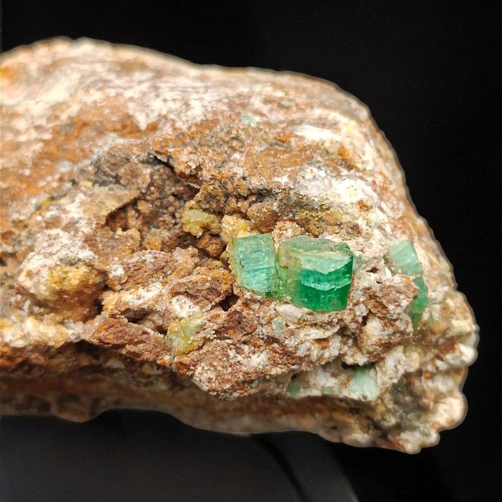 Impressive Emerald Crystal 153g Natural Green Display Specimen 65x40x48mm: Impressive Emerald Crystal 153g Natural Green Display Specimen 65x40x48mmShipping Rate: FREE SHIPPING .shipping rates are determined by Parcel weight and destination.Combined shipping: We offer combin