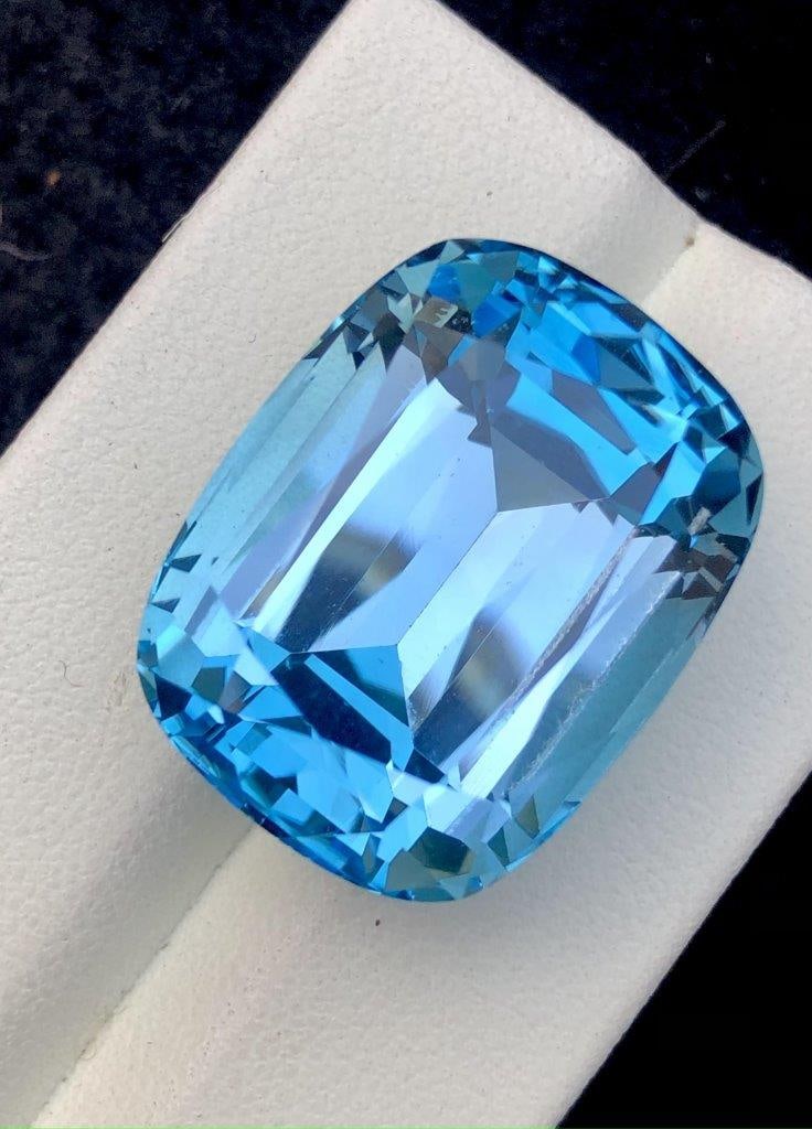 50 Carats Swiss Blue Topaz Top Quality - 23X19X14 mm (1 of 2)