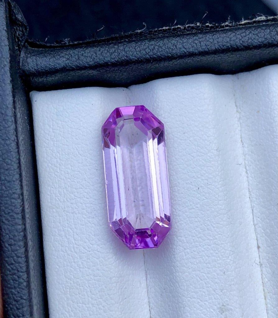 10 carats Natural Pink Kunzite Gemstone - 19X8X7 mm (1 of 4)