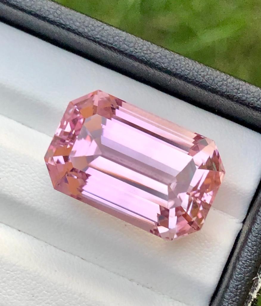 52.95 Carats Baby Pink Beautiful Kuznite Gemstone - 25X14X13 mm (1 of 5)