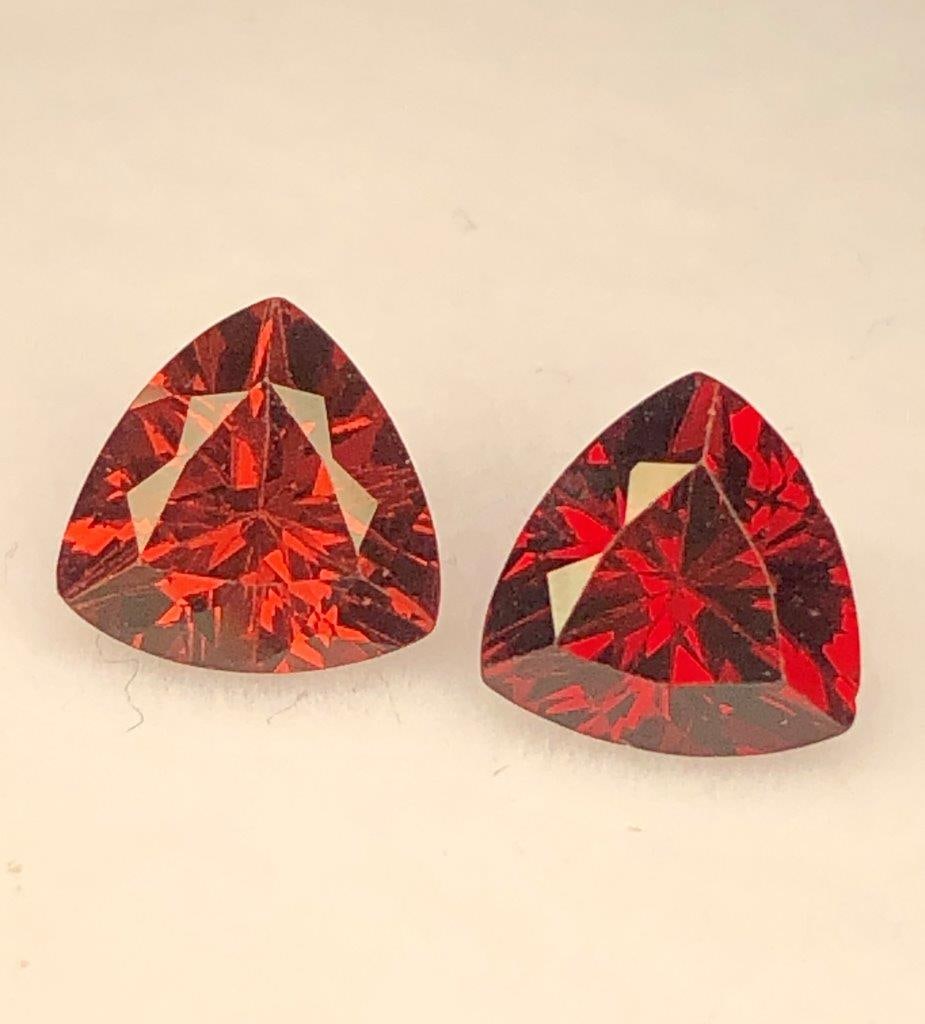 2.75 Carats Trillion Rhodolite Garnet Pairs 2 pcs Luster Red - 7x7x4 mm (1 of 4)