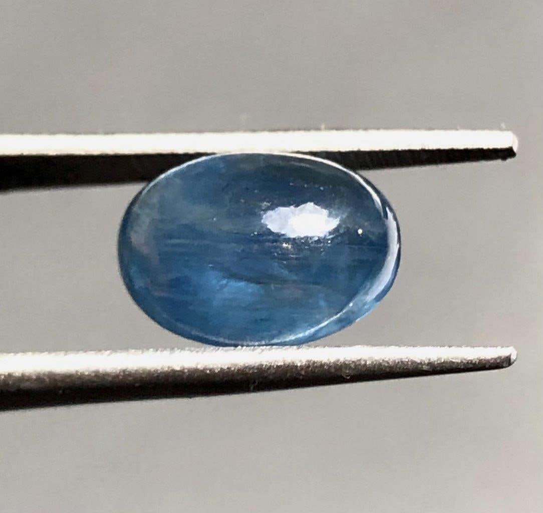Blue Sapphire Cab - 3.60 Carats - 10X7X5 mm (1 of 4)