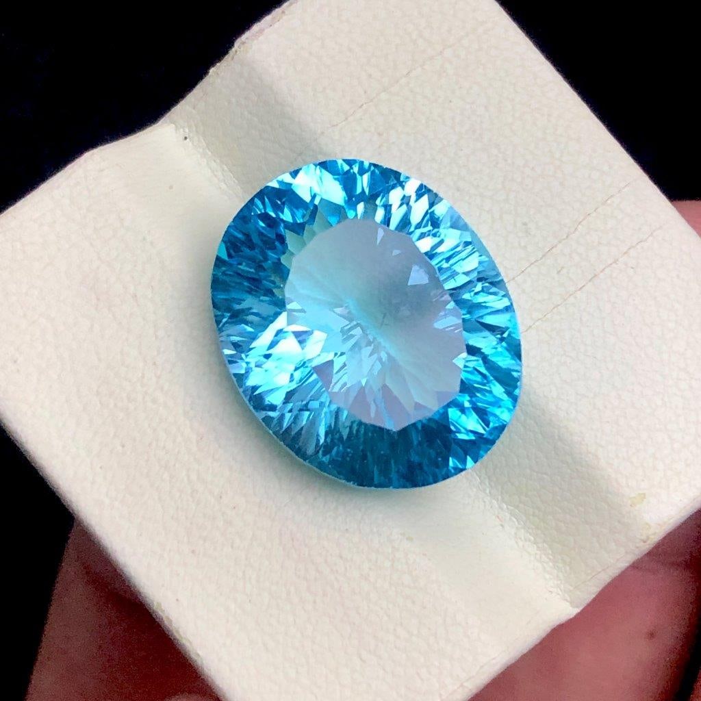 12 Carats Swiis Topaz Flawless: 12 Carats Swiis Topaz Flawless Rate: 23$ WorldWideshipping rates are determined by Parcel weight and destination.Combined shipping: We offer combine shipping on multiple items purchased to reduce ship