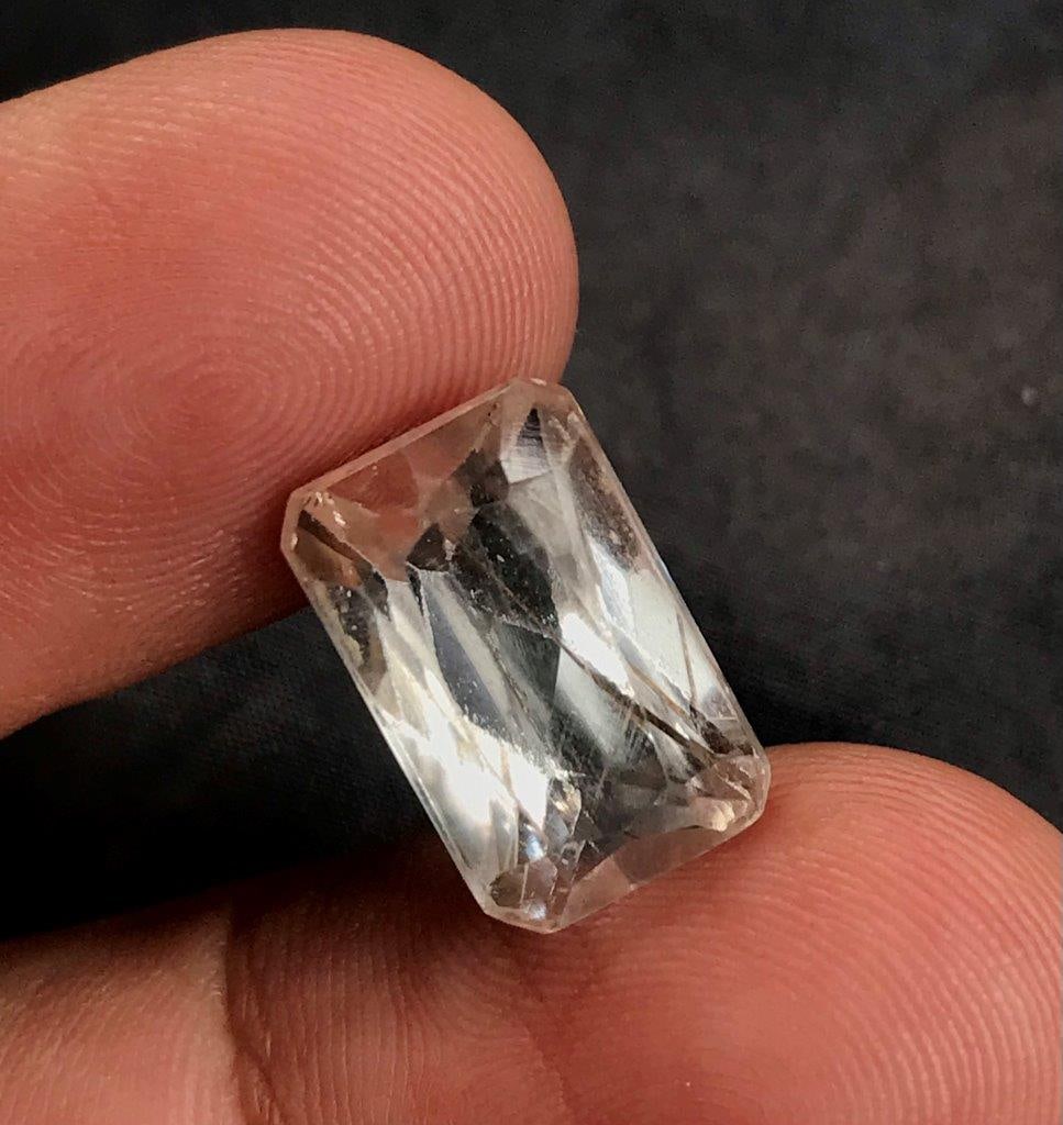 8.55 Carats Golden Topaz Natural Loose Gemstone - 15X9X7 mm: 8.55 Carats Golden Topaz Natural Loose Gemstone - 15X9X7 mm Rate: 23$ WorldWideshipping rates are determined by Parcel weight and destination.Combined shipping: We offer combine shipping on multiple i
