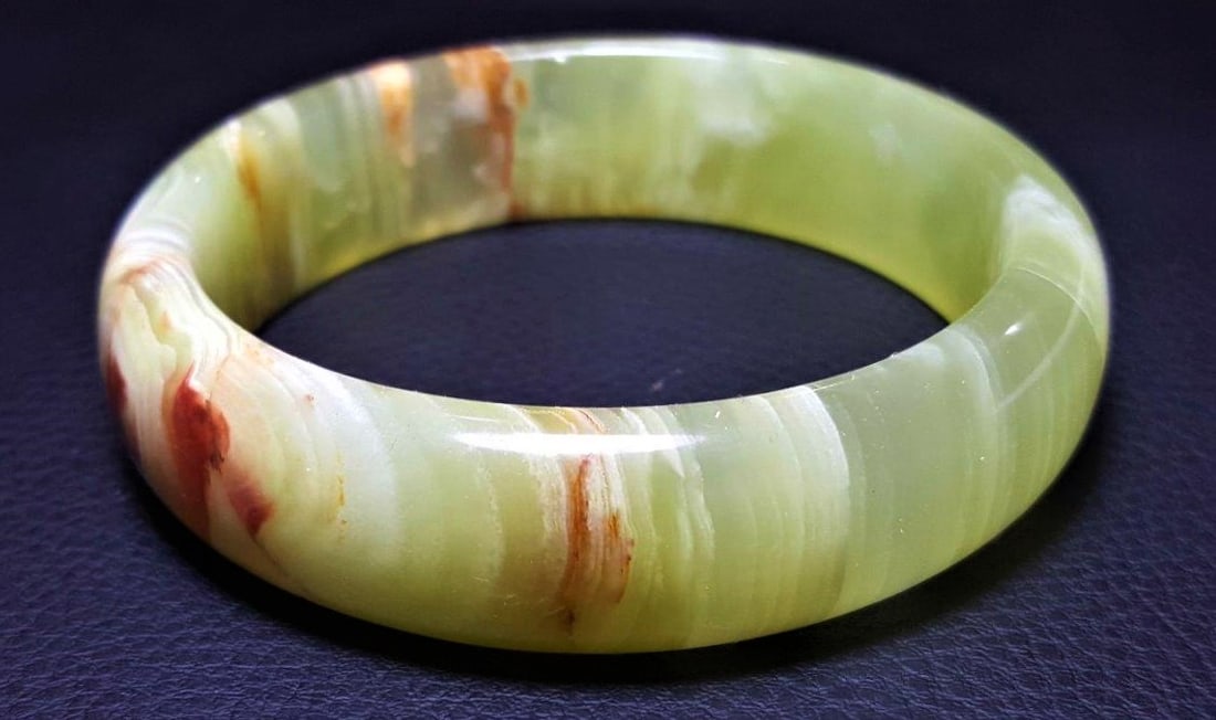 Onyx Healing Bangle - Natural Jewellry: Onyx Healing Bangle - Natural JewellryShipping Rate: $23.00 .shipping rates are determined by Parcel weight and destination.Combined shipping: We offer combine shipping on multiple items purchased to 