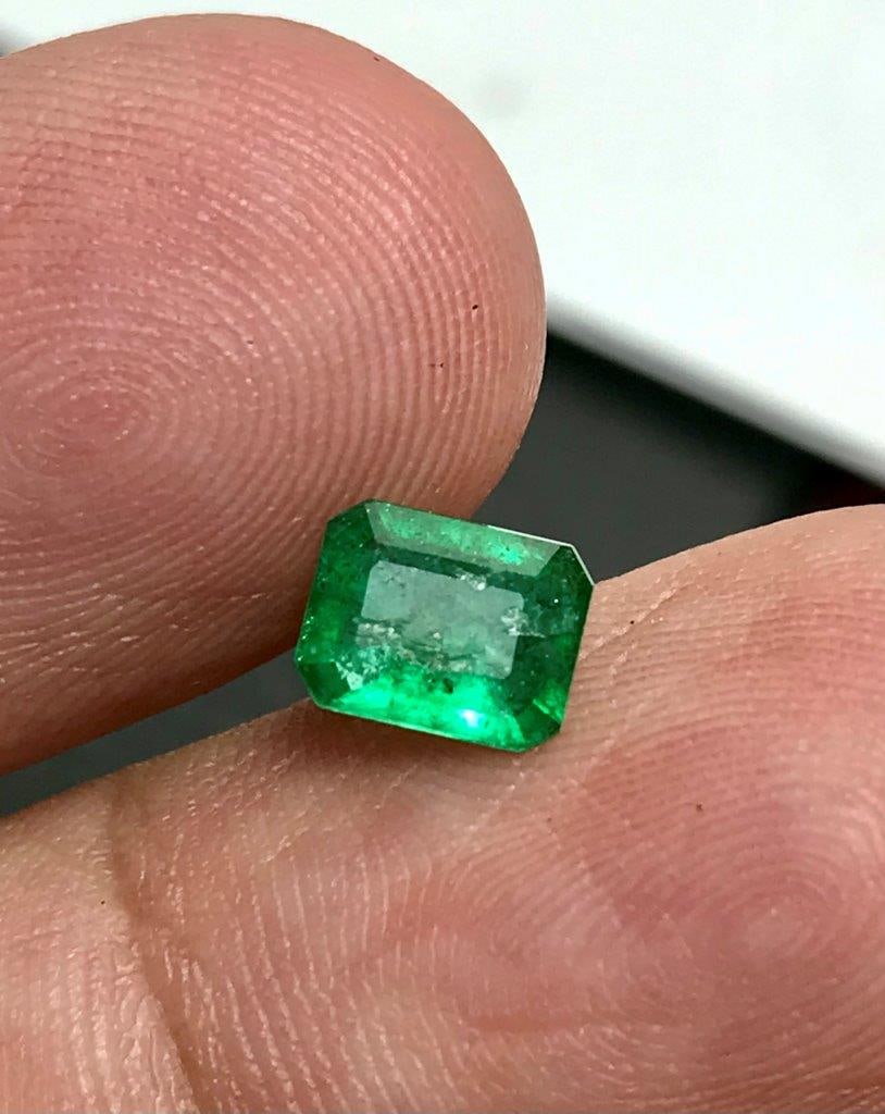 Genuine Emerald Loose Gemstone Natural Green Precious Stone 0.70 Carats - 7X5X3 mm: Genuine Emerald Loose Gemstone Natural Green Precious Stone 0.70 Carats - 7X5X3 mm SHIPPING: 23$ Worldwide