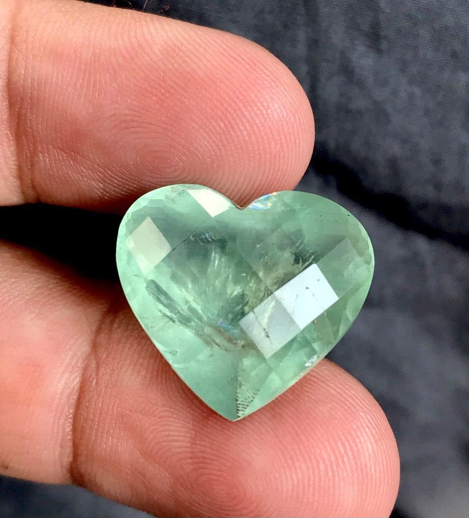 18 Carats Blue Aquamarine Heart Shape Premium Natural Gemstone - 18X20X10 mm: 18 Carats Blue Aquamarine Heart Shape Premium Natural Gemstone - 18X20X10 mmShipping Rate: 23$ WorldWideshipping rates are determined by Parcel weight and destination.Combined shipping: We offer combi