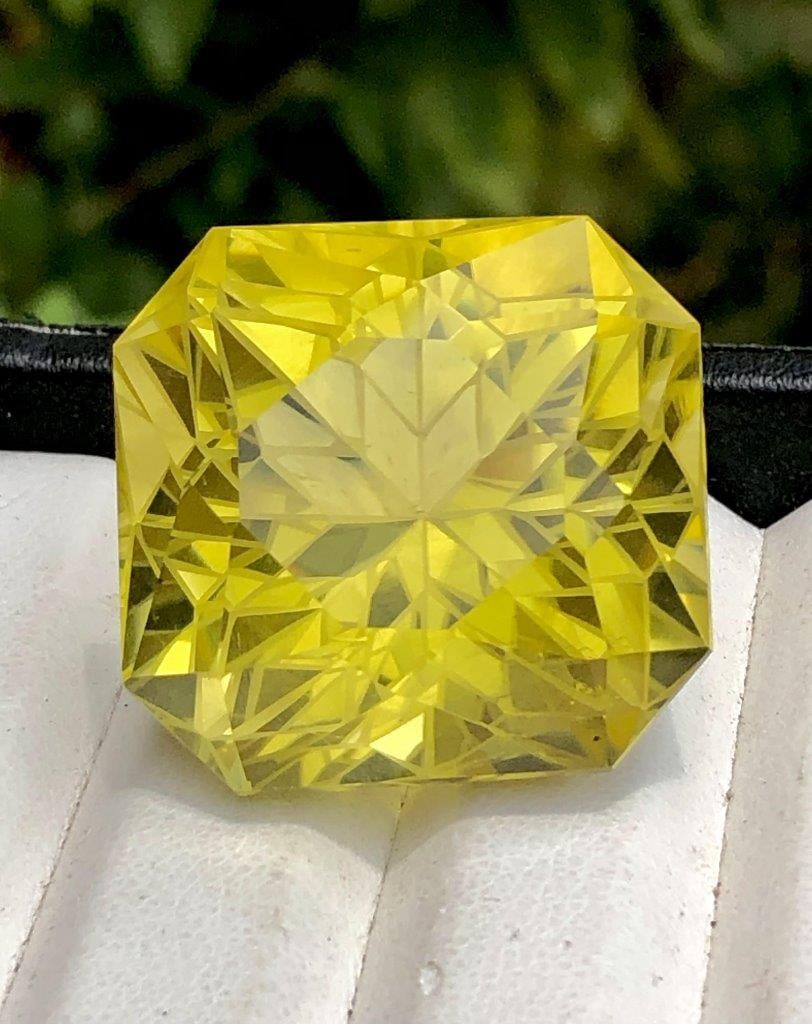 102.10 Carats Top Quality Flower Cut Citrine Quartz Gemstone - 28X28X23 mm (1 of 4)