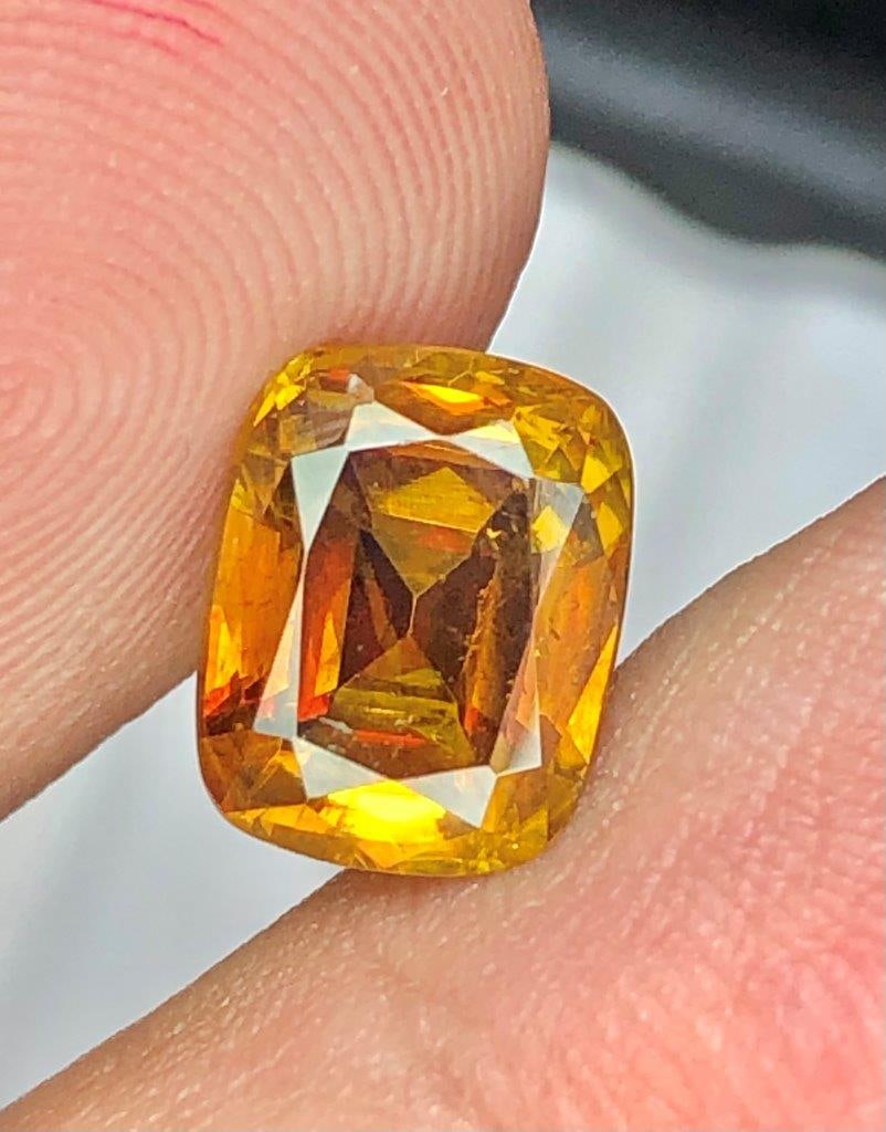 2.60 Carats Natural Sphene Gemstone - 9X7X5 mm: 2.60 Carats Natural Sphene Gemstone - 9X7X5 mm Shipping: