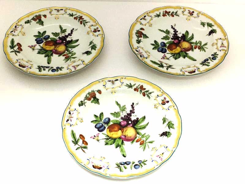 3 Mottahedeh Plates: 3 Mottahedeh Plates, fruit design, Williamsburg, Duke of Gloucester, ceramic, 8" dia