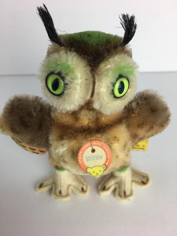 Vintage Steiff Toy Owl: "Wittie" made in Germany, with button and tag, 2620 10, 4" w x 4" l
