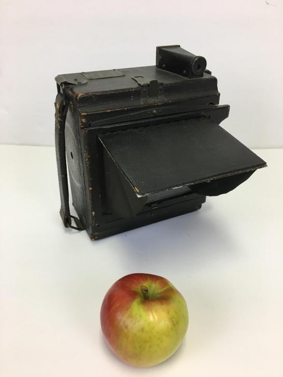 Graflex Box Camera: Rochester, NY, 6 1/2" x 3 3/4" x 7 1/2" h back is stuck shut