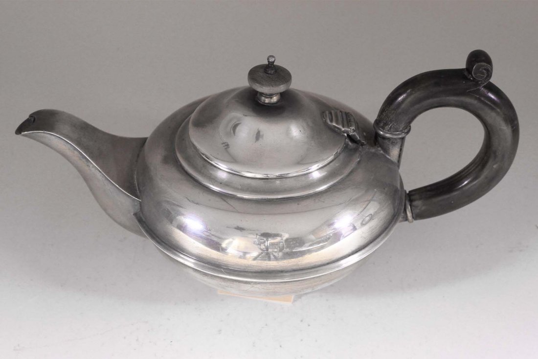 Silver teapot (1 of 2)