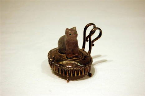 MINATURE SILVER BOX W/CAT: MINATURE SILVER BOX WITH HARDSTONE CAT ON TOP – MARKED SOM'S, .925