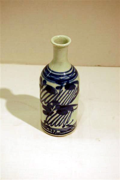 JAPANESE BLUE & WHITE BOTTLE, CIRCA 1850 - 8 1/4"