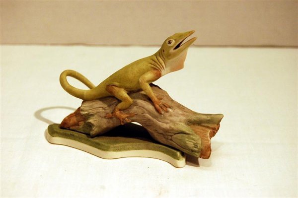BOEHM FIGURINE - SET OF BLUE JAYS AND CHAMELEON - 3