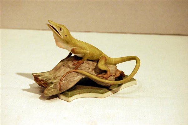 BOEHM FIGURINE - SET OF BLUE JAYS AND CHAMELEON - 4