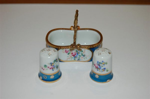 LIMOGES BASKET WITH TWO THIMBLES, MARKED LIMOGES, FR - 2