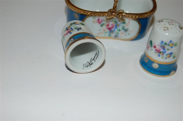 LIMOGES BASKET WITH TWO THIMBLES, MARKED LIMOGES, FR - 3