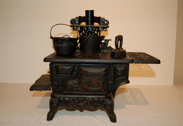 CRESCENT IRON CHILD'S STOVE - "VILLA LOUIS, PRAIRIE