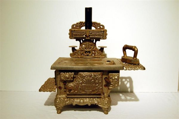 ROYAL CHILD'S IRON STOVE WITH SAD IRON - 11 1/2' x 1