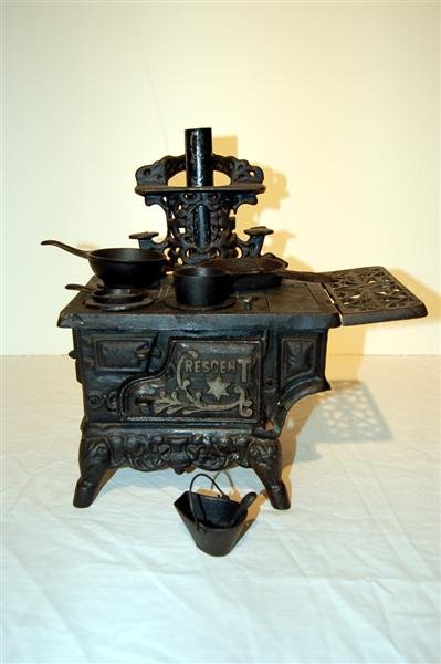 CHILD'S CRESCENT IRON STOVE WITH POTS & PANS - 10 3/