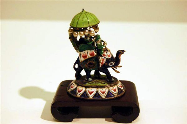 MINATURE PEKING ENAMEL FIGURINE - ELEPHANT WITH RID