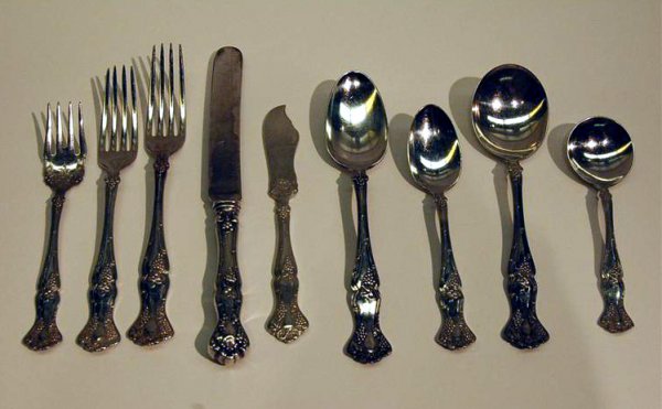 69 PCS. ROGERS VINTAGE PATTERN SILVERPLATED FLATWAR