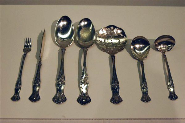 69 PCS. ROGERS VINTAGE PATTERN SILVERPLATED FLATWAR - 3