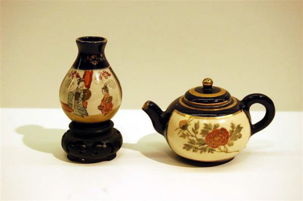 TWO PIECES OF MINATURE KUTANI - EARLY 20TH CENTURY