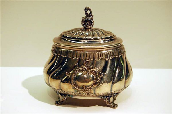 FRENCH SILVERPLATED FOOTED BOX WITH HINGED LID - RO