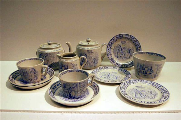 ENGLISH VICTORIAN CHILD'S TEA SET - W & Co., HANDLE