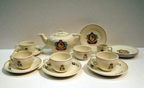 CHILD'S CORONATION TEA SET - "HER MAJESTY , QUEEN - 2
