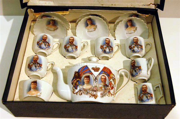 CHILD'S ENGLISH TEA SET - GEORGE V & MARY - ORIGINA