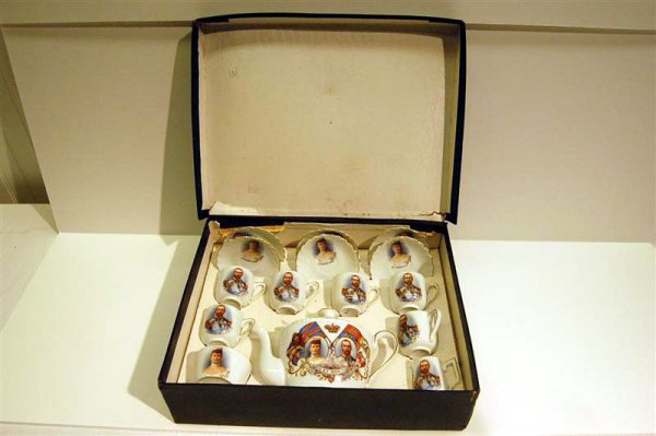 CHILD'S ENGLISH TEA SET - GEORGE V & MARY - ORIGINA - 2