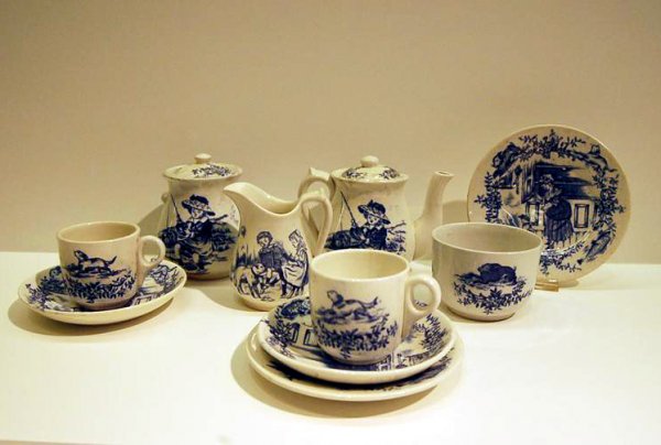 19th C CHILD'S TEA SET - BLUE & WHITE TRANSFER - TE
