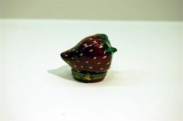 LIMOGES STRAWBERRY MOTIF BOX