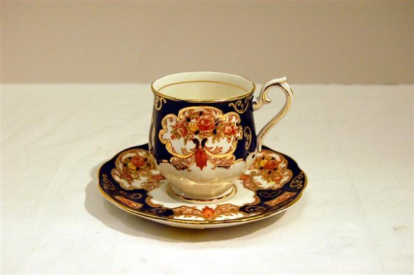 ROYAL ALBERT BONE CHINA " HEIRLOOM " PATTERN DEMI
