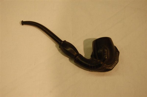 19TH CENTURY PIPE W/ BIRD CLAWS SURROUNDING BOWL -