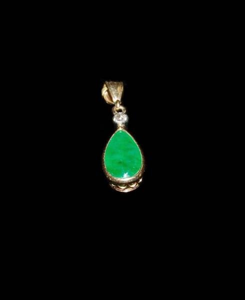 18K YELLOW GOLD JADIETE & DIAMOND PENDANT
