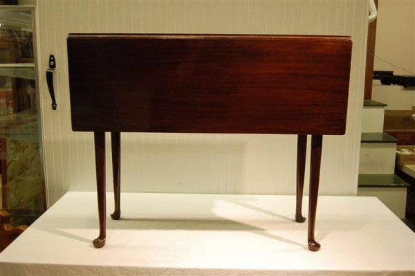 MAHOGANY QUEEN ANNE STYLE GATE LEG DROP LEAF TABLE