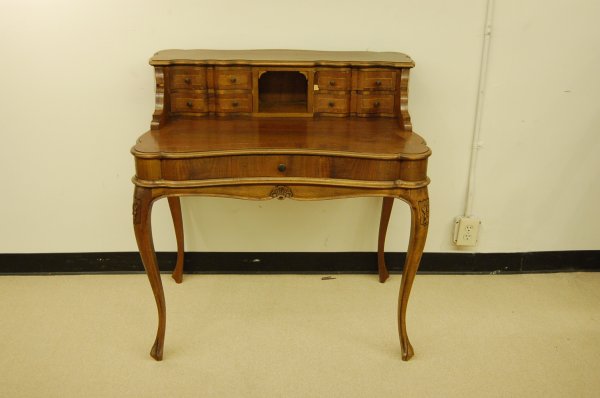 ITALIAN WALNUT LADIES WRITING DESK W/ STING INLAY